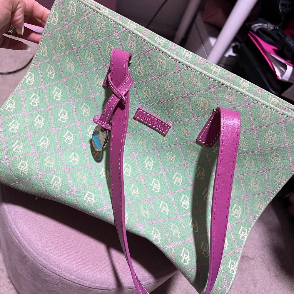 🌸 Dooney & Bourke Tote Bag – Green & Pink – Excellent Condition 🌸